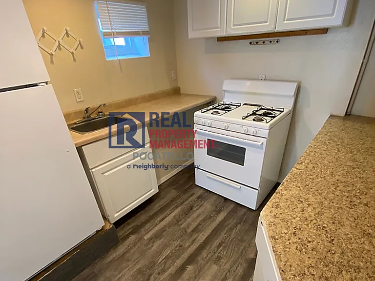 339 1/2 S Garfield Ave — Photo 2