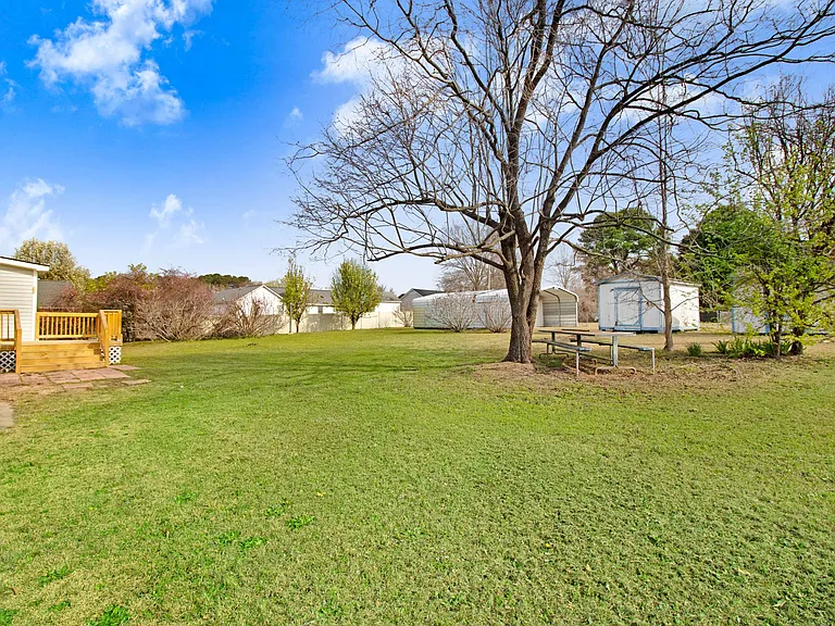 303 Wanda Dr — Photo 5