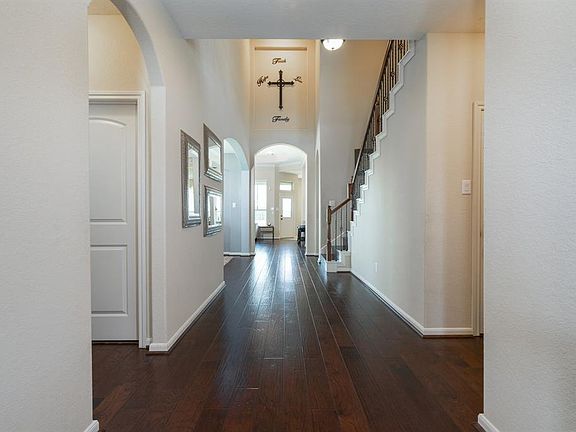 Truly a classic entry that creates that "wow" factor when you walk in! Gorgeous hardwood flooring flows from the entry into the formal dining room, hallways, stair treads and family room!