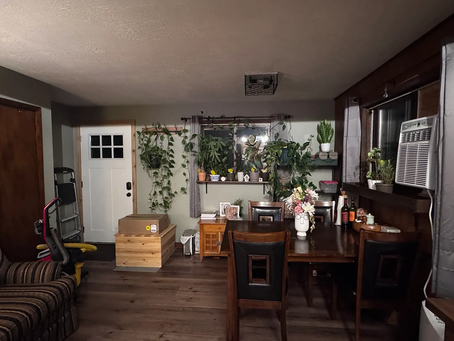 3 bed, 1110 sqft, $1,900 — Photo 4
