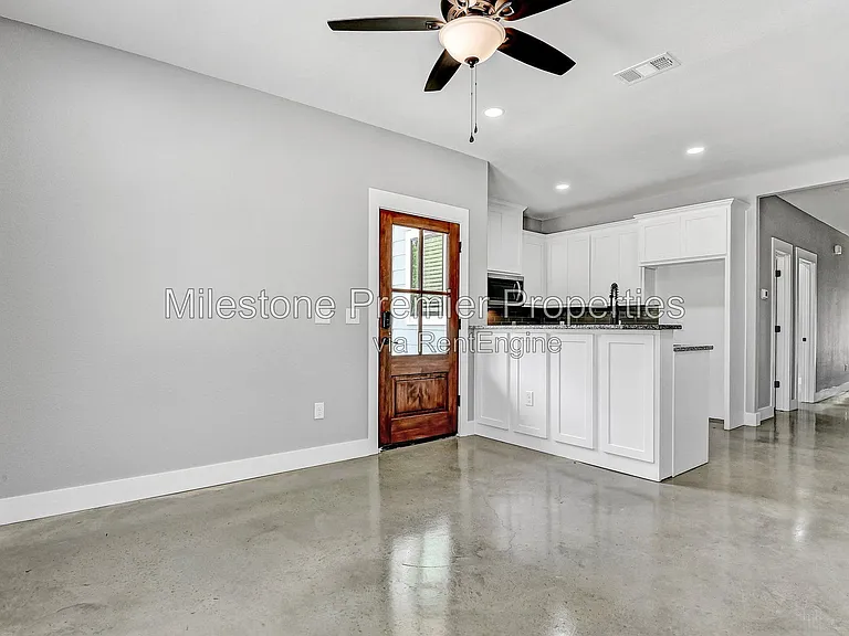 1323 S 5th Ave — Photo 7