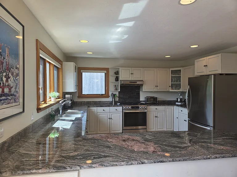 8261 Valley Dr — Photo 3