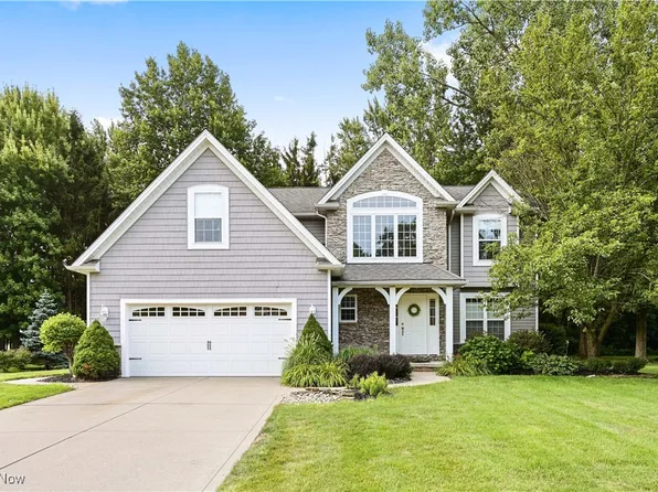 2759 Joseph Ln, North Perry, OH 44081