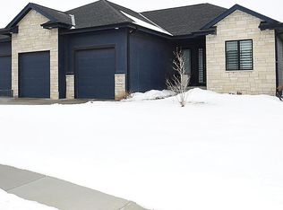 2511 N 185th St, Elkhorn, NE 68022