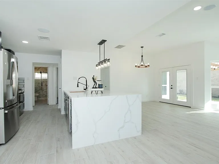 8518 Furlong Ln — Photo 6