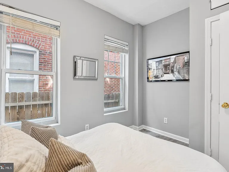 1267 Morse St NE — Photo 12