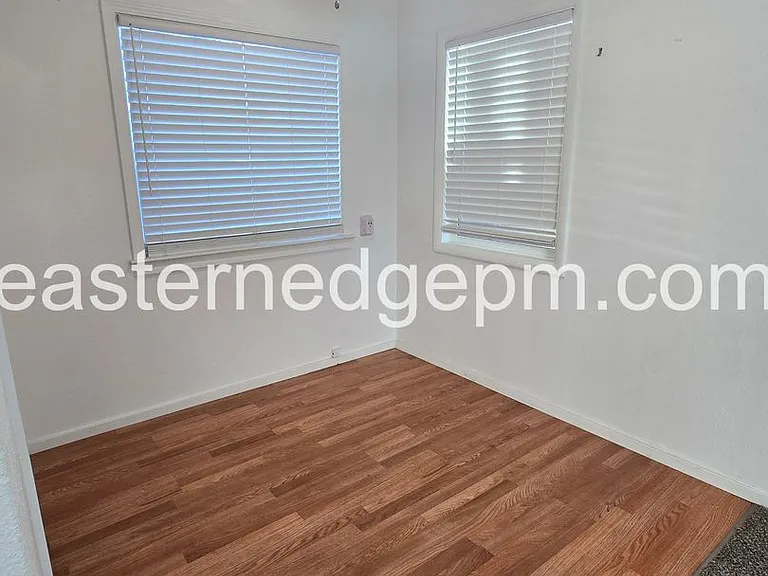 305-339 NW 8th Ave — Photo 12