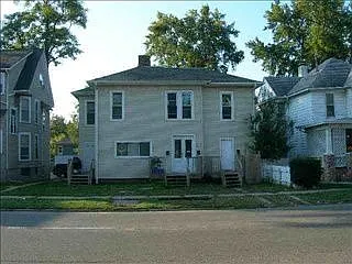 315 E Locust St photo 1