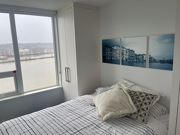 2nd image of 988 Quayside Dr #1709