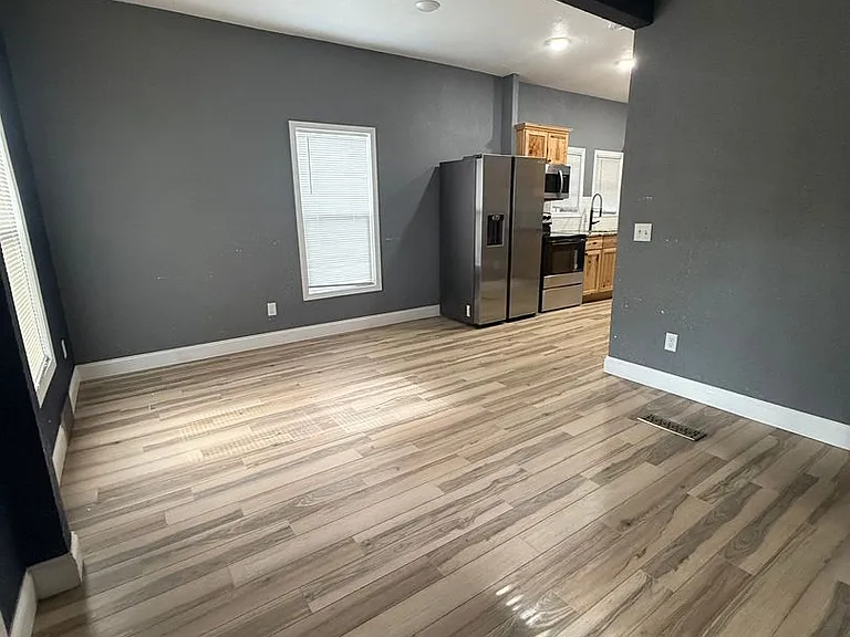 226 Ferry St — Photo 8