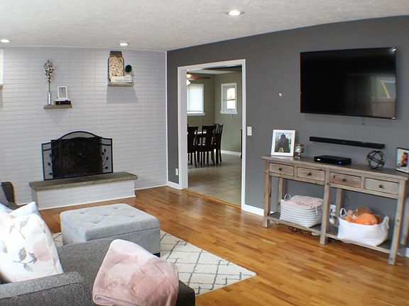2nd image of 2822 Cooley Dr