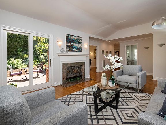 3rd image of 150 Loma Vista Dr