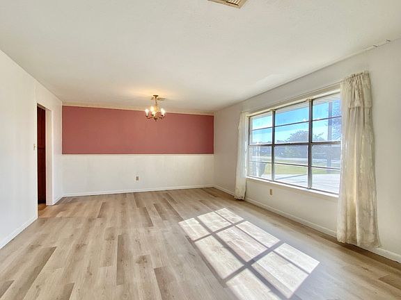 5th image of 210 Shivers St