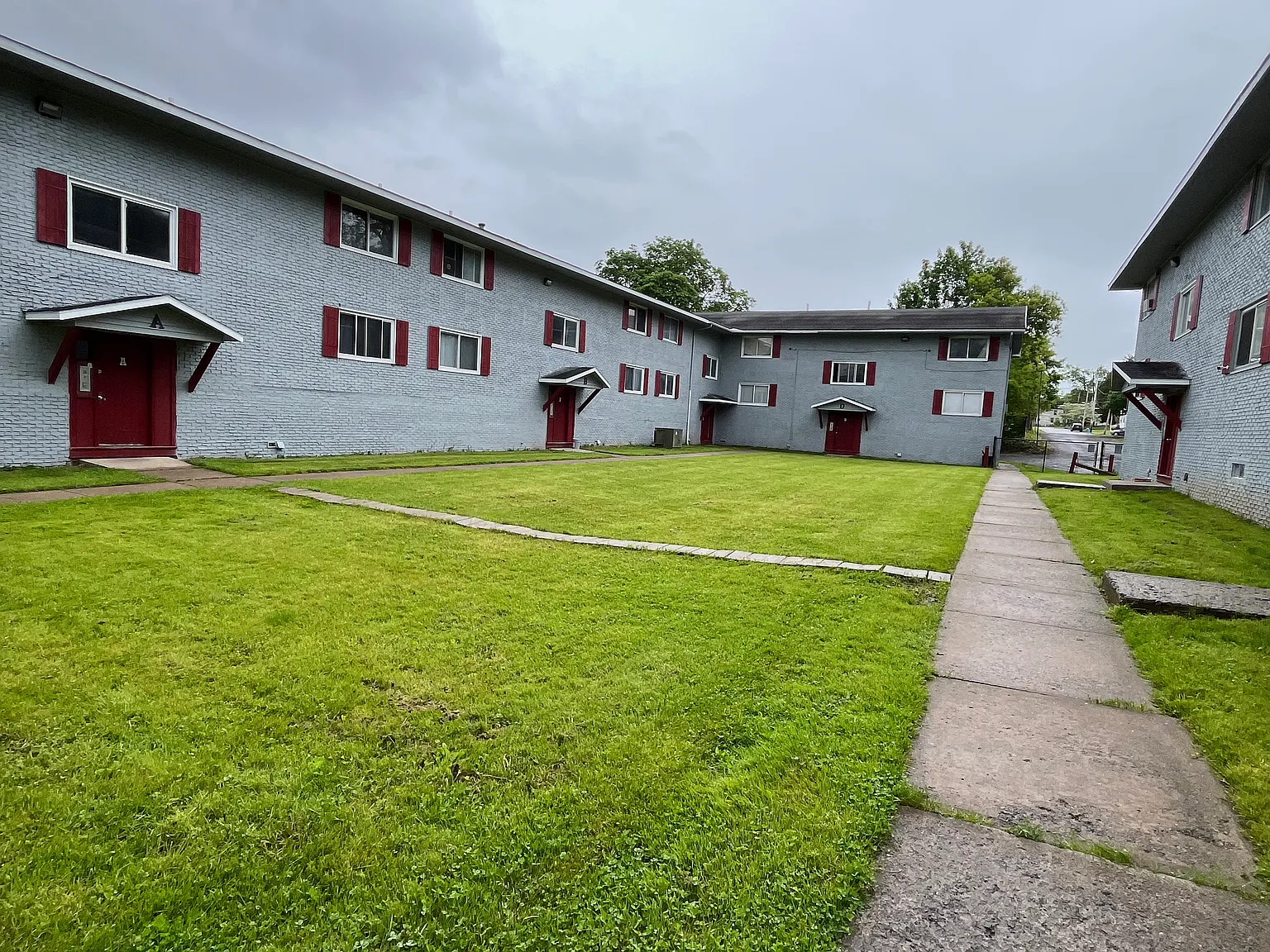 Garden Apartments — Photo 2
