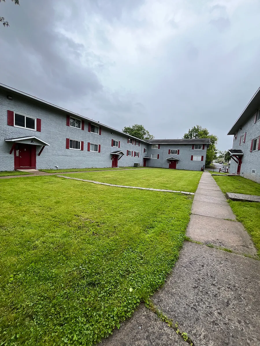 Building View - Garden Apartments