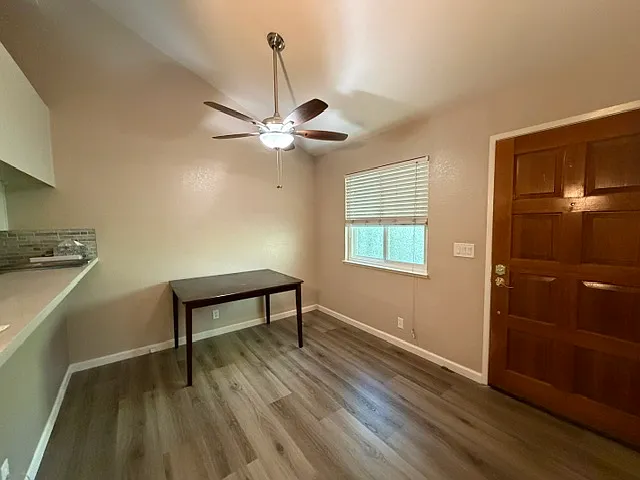 690 Blackford Ct — Photo 2