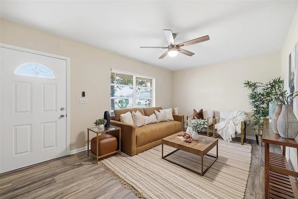 3 bed, 2.0 bath, 1724 sqft, $2,800 — Photo 4