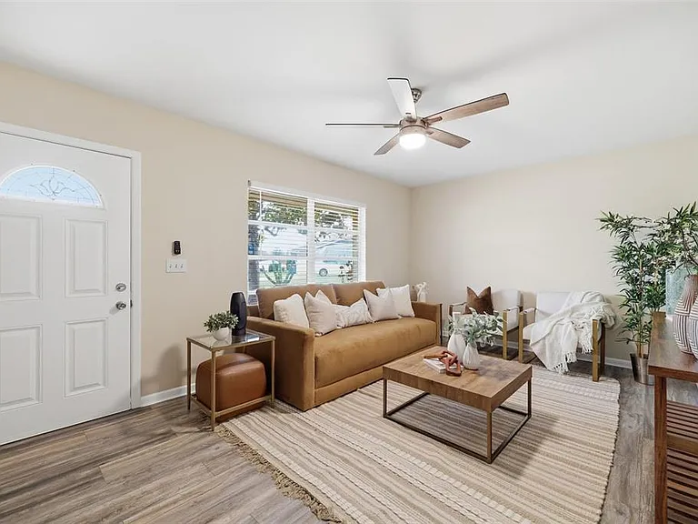 2327 W Knollwood Pl — Photo 4