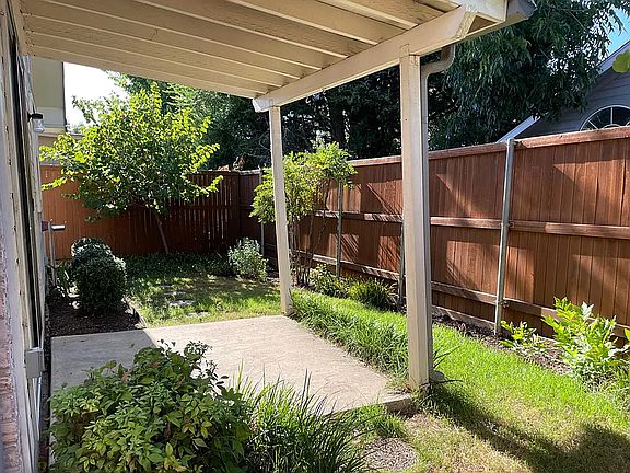 5th image of 2217 Jasmine Ln