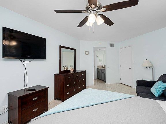 4th image of 200 Padre Blvd #106A