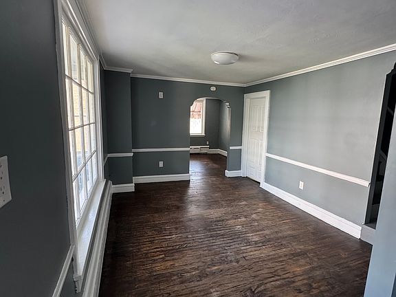 5th image of 429 E 5th St