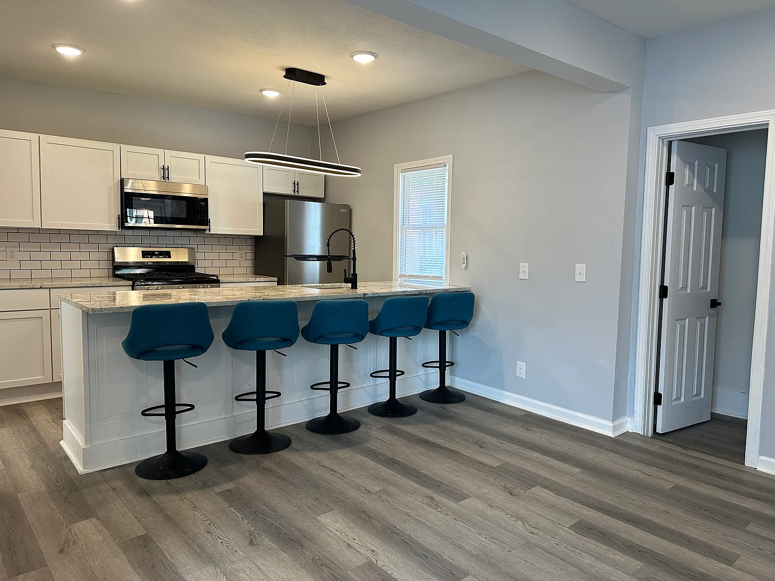 3 bed, 1253 sqft, $1,995 — Photo 4