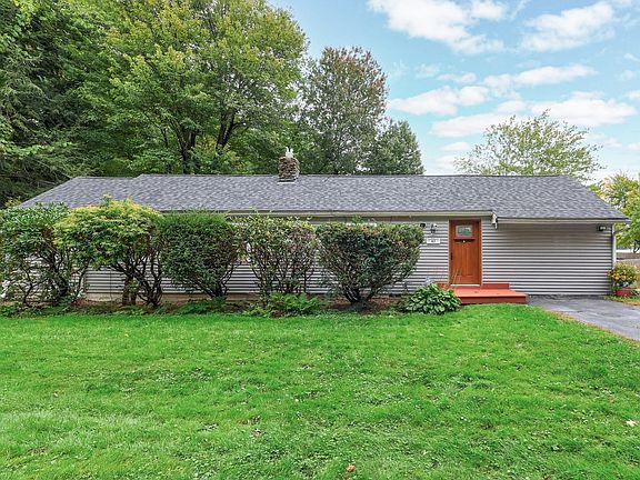 3rd image of 43 Mashapaug Rd