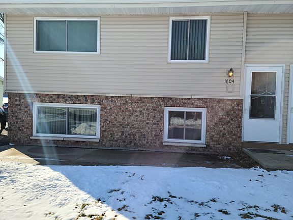 Modern Acorn Court Apartments Menasha Wi with Simple Decor