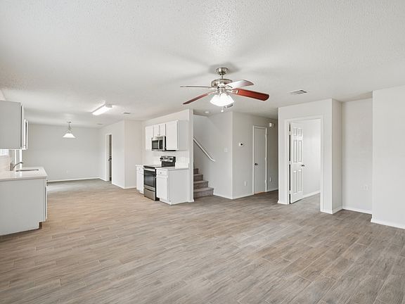 3rd image of 2121 Franks St