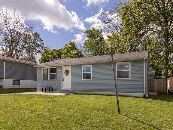 4th image of 443 Carolann Ave