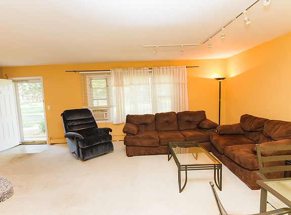 3rd image of 135 Dover Dr APT 2