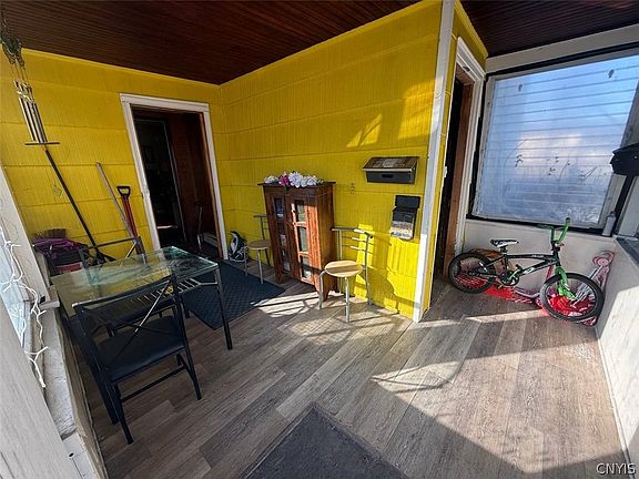 2nd image of 159 Murray St