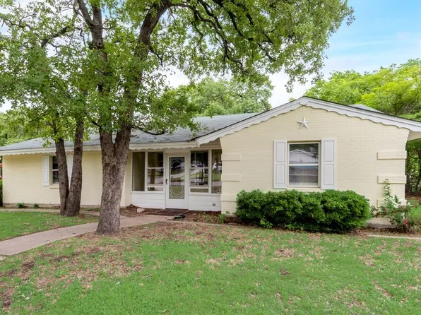 206 W Mistletoe Dr, Kennedale, TX 76060