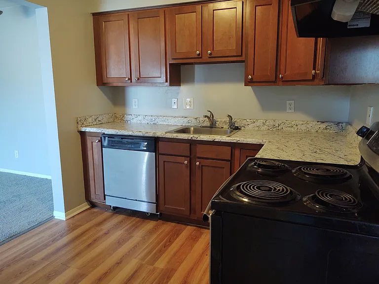 KINGSGATE VILLAGE APARTMENTS — Photo 27