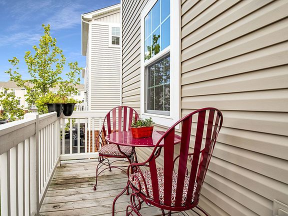 5th image of 41 Nicholas Dr W
