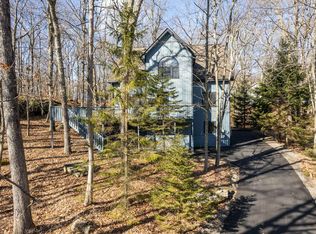 124 Pinto Ln, Lords Valley, PA 18428