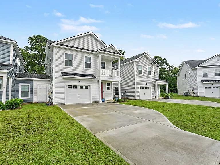 341 Chapman Cir — Photo 2