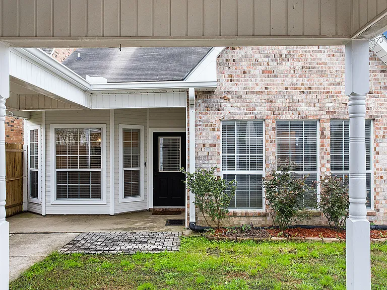 10735 Erin Vale Ave — Photo 4