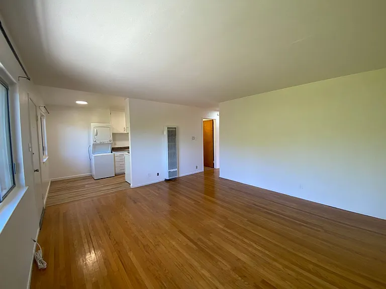 1642 Harmon St — Photo 2