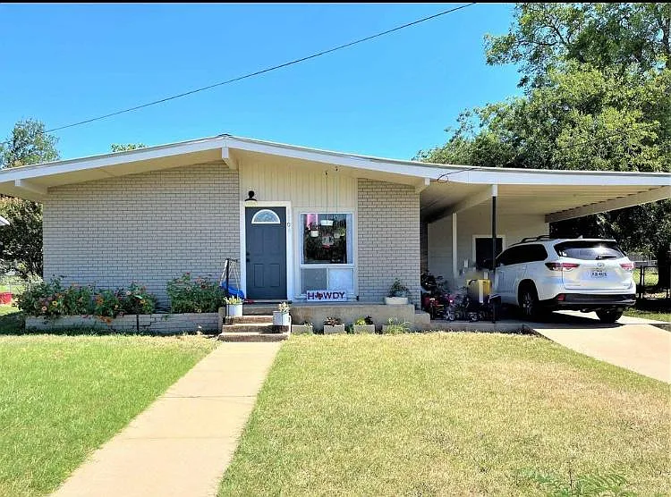 3 bed, 1066 sqft, $1,700 — Photo 2