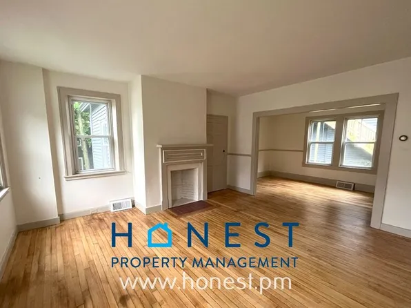 20 Academy St #4, Hallowell, ME 04347
