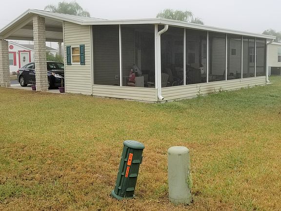large screened lanai in back