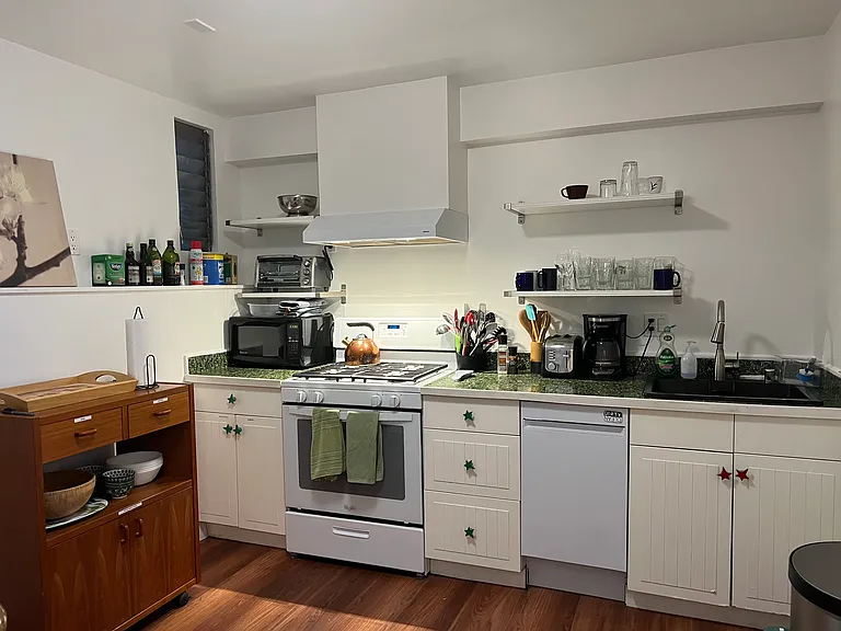 900 Union St #6 — Photo 15