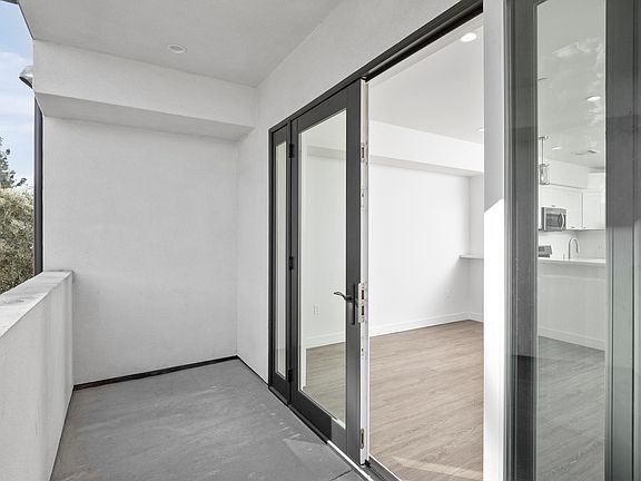 5th image of 4114 Vantage Ave #301