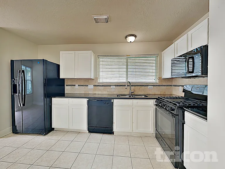 15810 W Park Ct — Photo 7