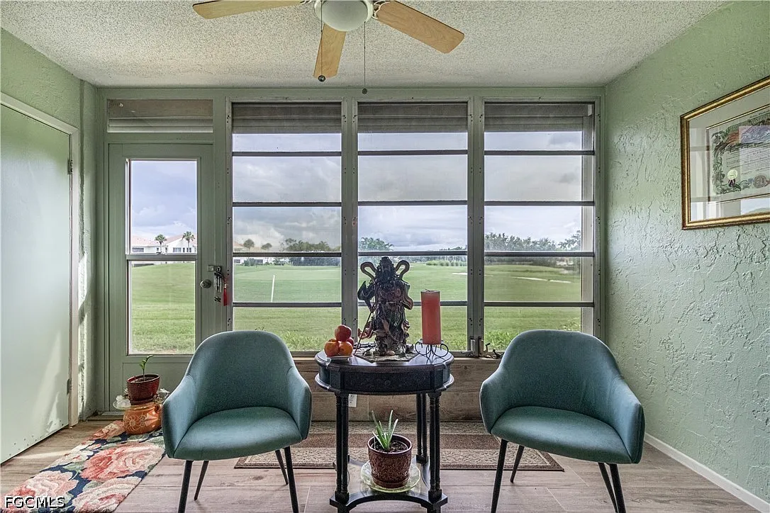 1 bed, 1.0 bath, 811 sqft, $1,300 — Photo 2