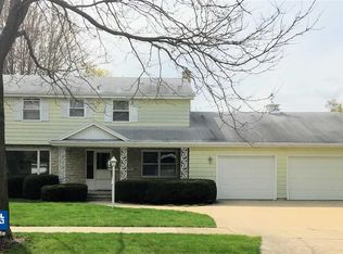 909 S Midpark Dr, Appleton, WI 54915