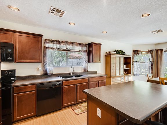 511 E Bet-005-004-Kitchen-MLS_Size