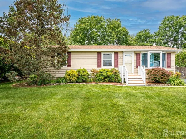 111 John St, Helmetta, NJ 08828