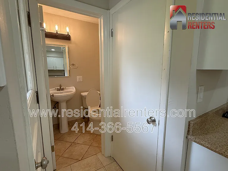 205 N 165th St — Photo 9